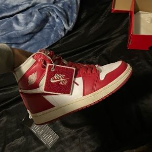 Chenille Jordan 1 High, Women’s Only Release